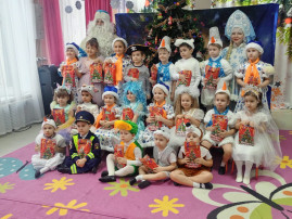 Новогодние праздники в детском саду Новогодние праздники в детском саду.