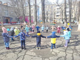 Прогулка весной Прогулка весной.