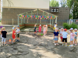"За здоровьем в детский сад" "За здоровьем в детский сад".